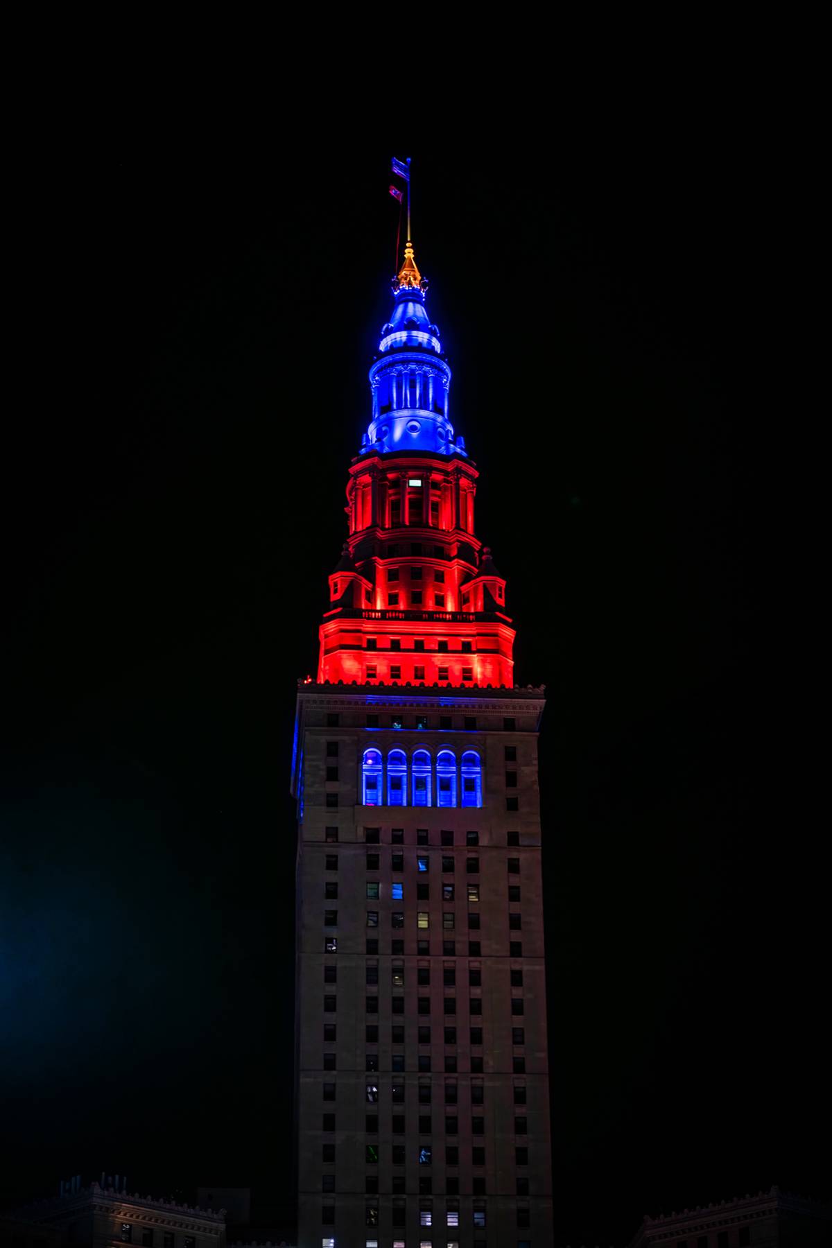 Artemis II crew, we're leaving the lights on for you ๐ก
In downtown Cleveland, Terminal Tower and...