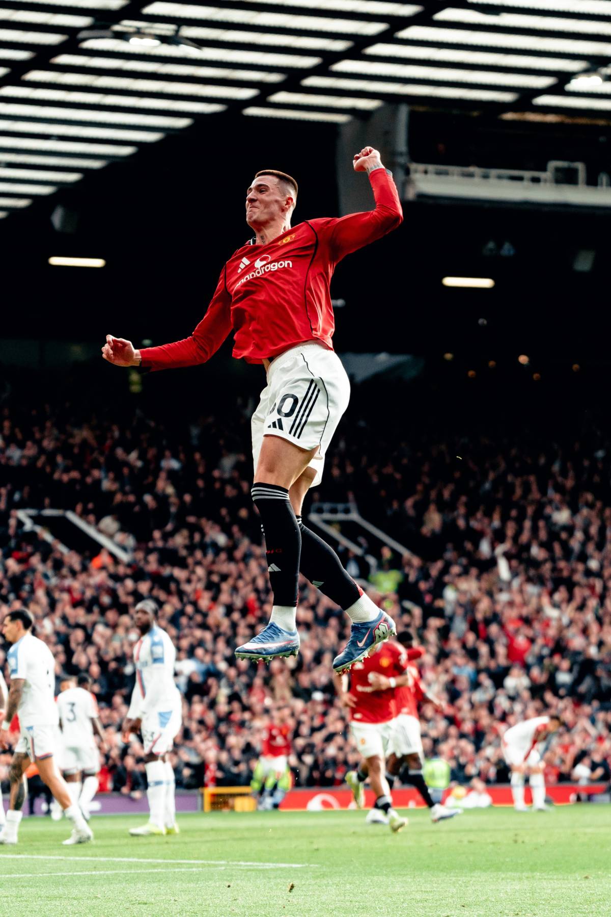 All Manchester United fans, gather here let's celebrate the Win
❤️❤️❤️❤️❤️❤️❤️❤️❤️