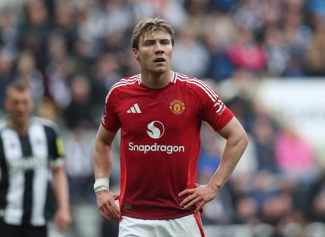🚨⚽RASMUS HøJLUND WANTS A COME BACK TO @ManUtd
when asked about his experience leaving Man Unite...