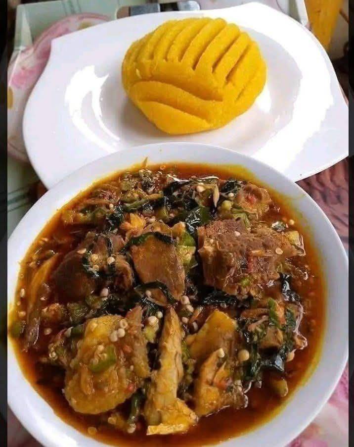 Thank God it's Friday....
Good afternoon my Lekeelekee fam!
EAT or PASS?