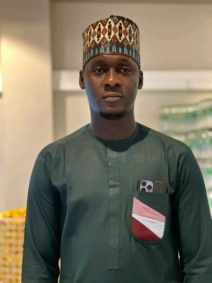 DSS Arrests Sarki Sultan (Abubakar Muhammad, aka Waspapping)
He is Kaduna-based Arewa PR hustler kn...