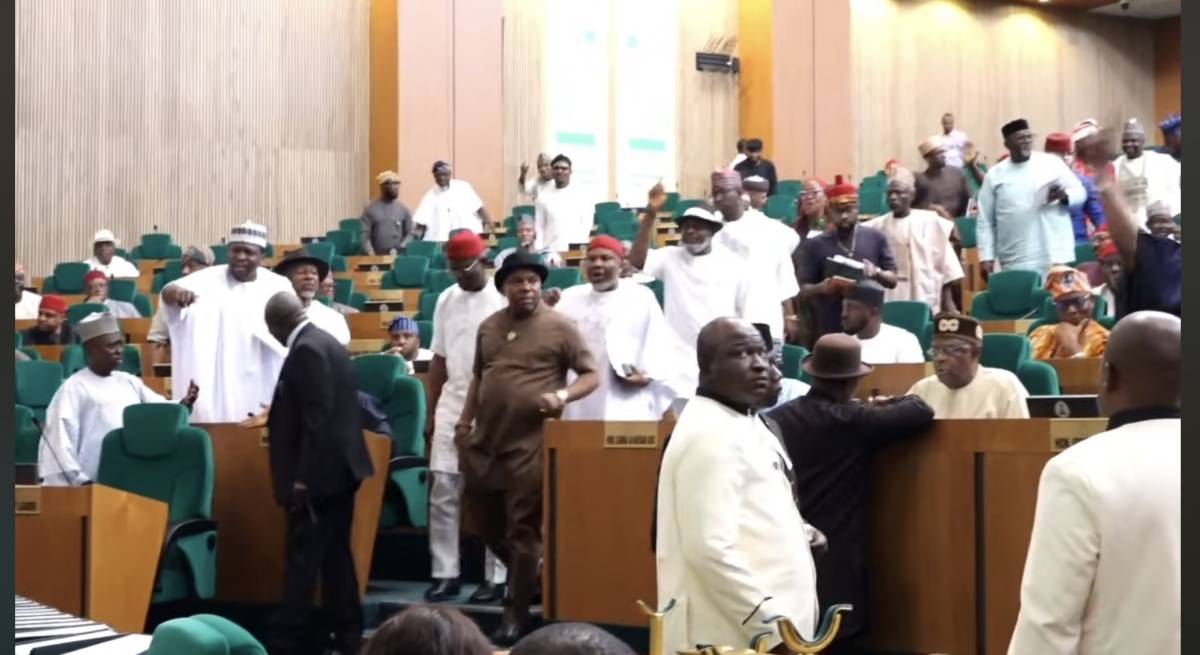 Lawmakers Speaks After Amendment face off. Is this not a sham. It is Apc vs Nigeria.
#LeKeeLeKee
#g...
