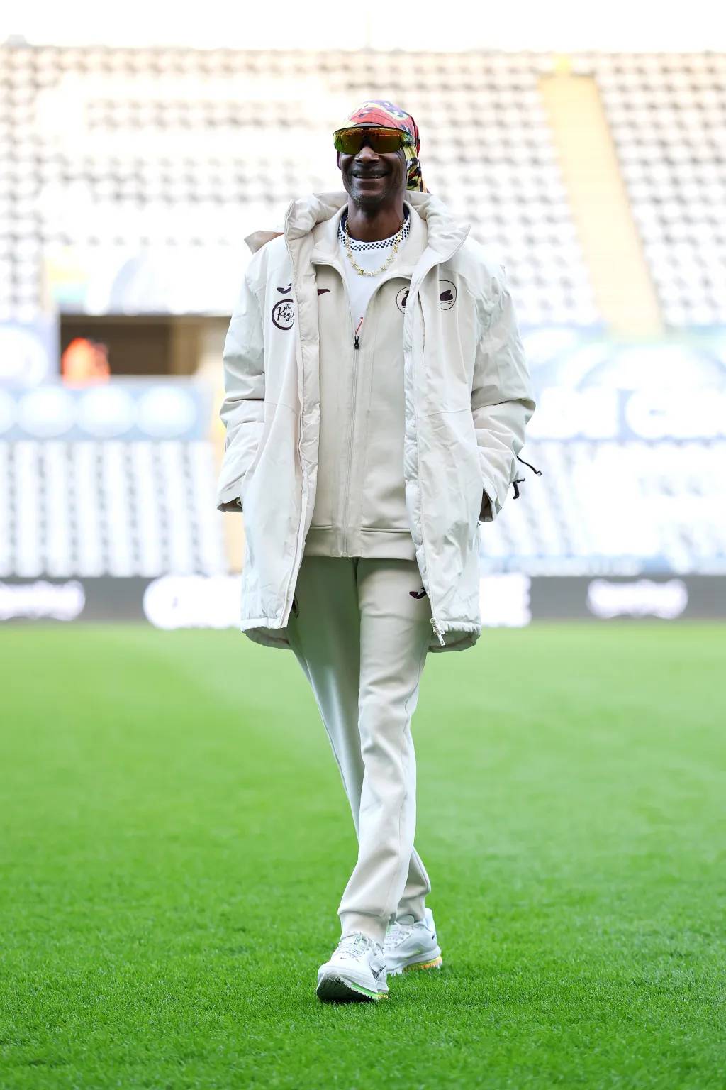 Swansea co-owner Snoop Dog arrived in grand style for the first time to support the team
#premier...