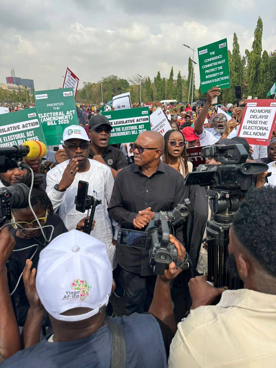Peter Obi don carry street go National Assembly 😅