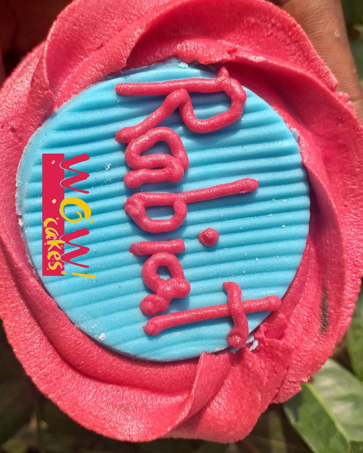 Client's wife order ๐ง๐ง
The yellow flower ๐ผ is all buttercream ๐
#cupcakes #benincity #related...