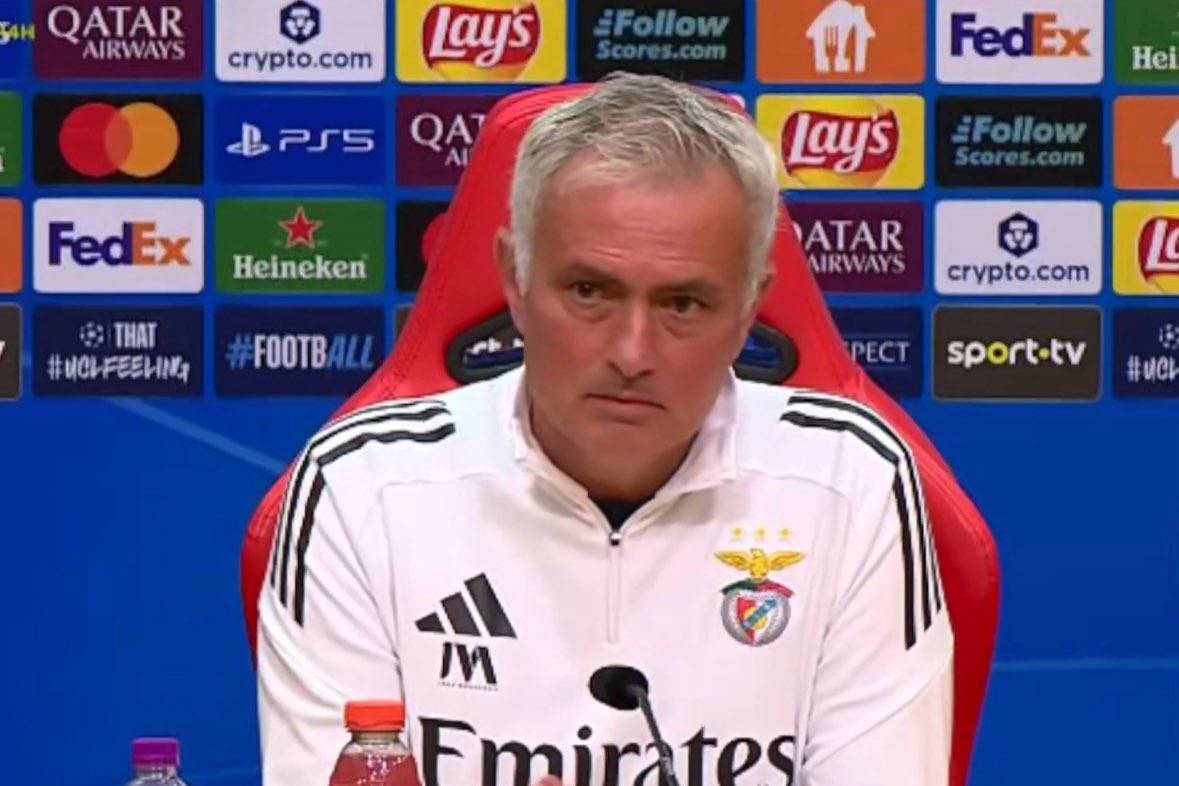 🚨👀 José Mourinho: “I am one of the few coaches who left Real Madrid without being sacked”.
“The d...