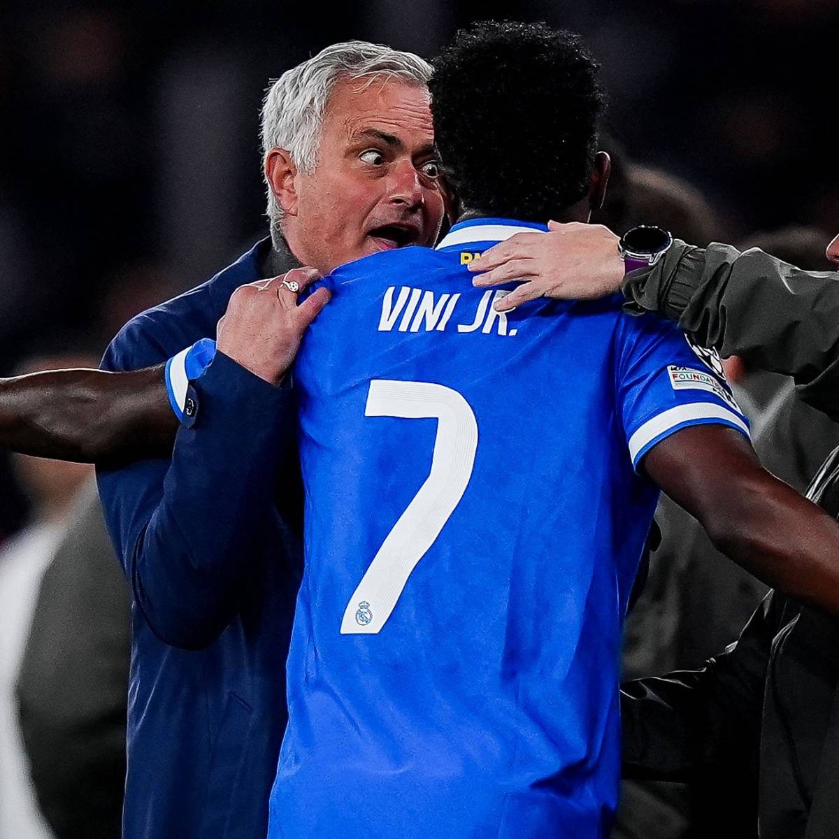 ๐จ๐ Vinicius Jr tells the referee and then Josรฉ Mourinho that Gianluca Prestianni has racially abus...