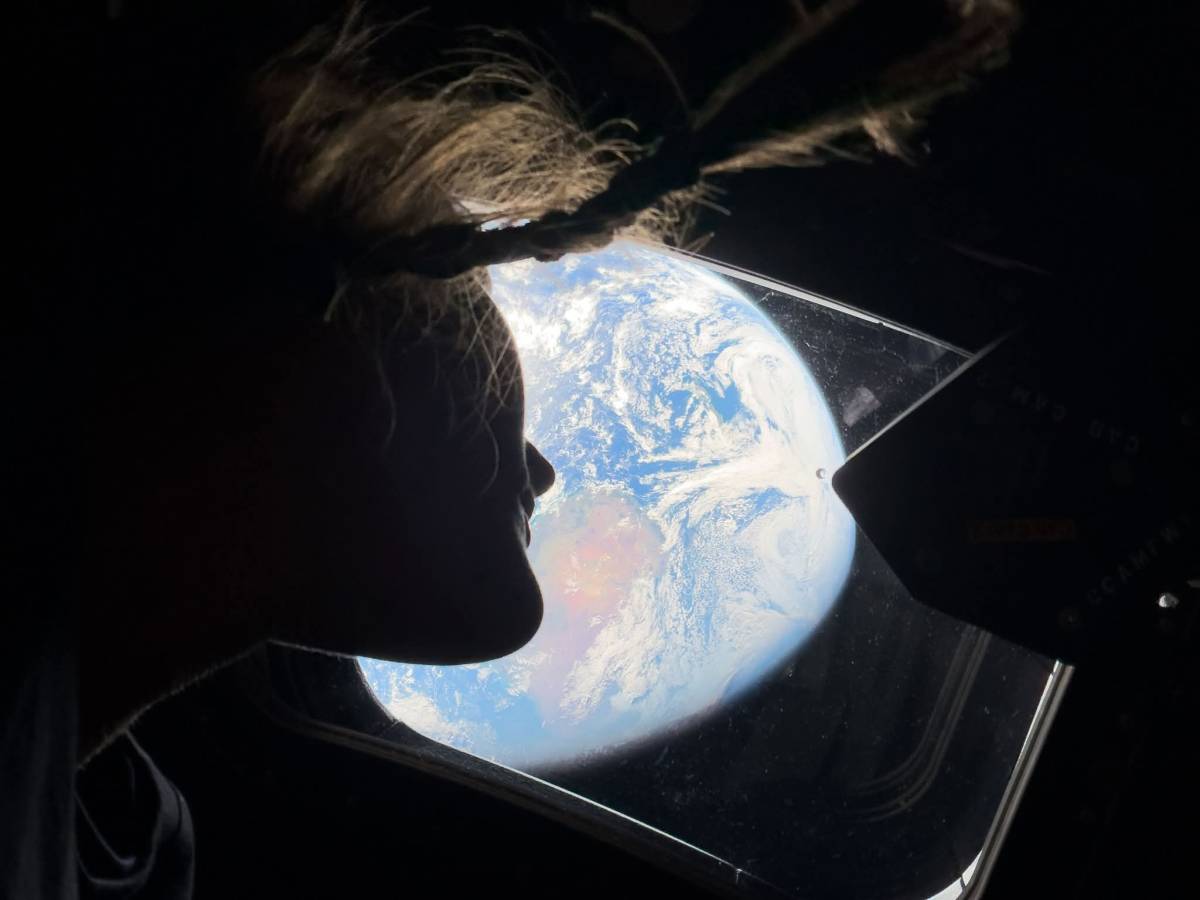 A moment of reflection ๐
NASA astronauts Christina Koch and Reid Wiseman, respectively, take some...