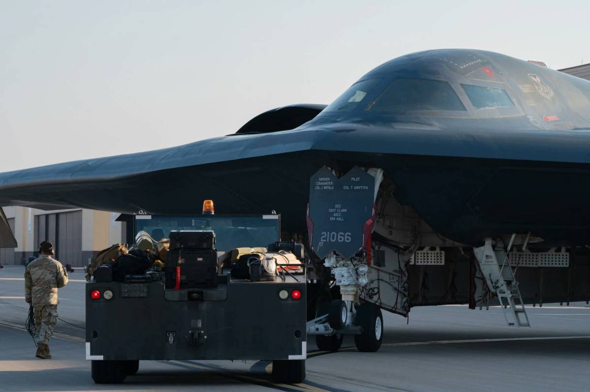 ๐บ๐ธ๐ฎ๐ท B-2 stealth bombers flew over Iran again.
This time targeting underground ballistic missile in...