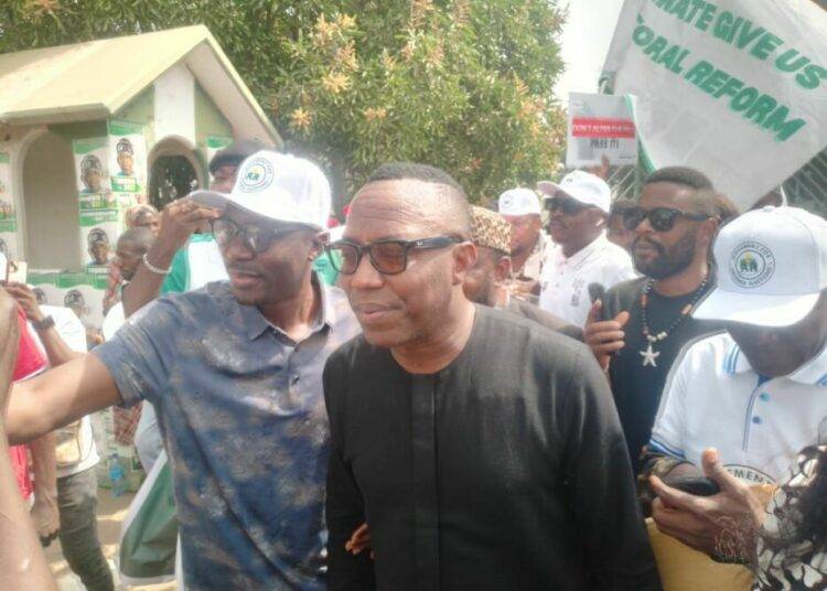 Electronic transmission: Sowore, Ezekwesili, Dalung protest at National Assembly