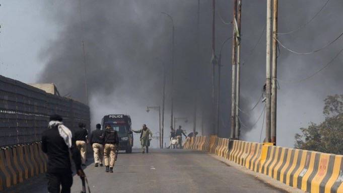 Iran: Nine people shot dead as protests erupt in Pakistan, Iraq