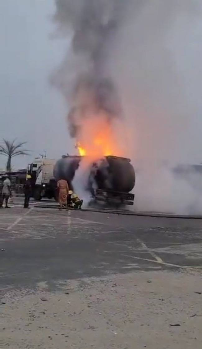 Massive gridlock as tanker catches fire in Lagos