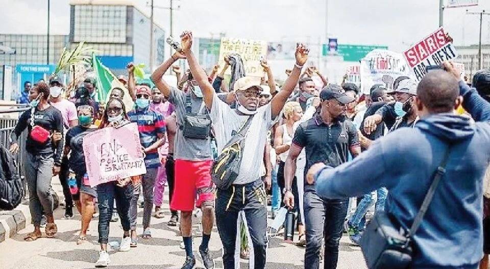 Insecurity: Protesters barricade Ondo highway with corpse of kidnapped victim.