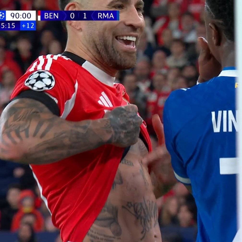Otamendi mocked Vinicius by raising his jersey to show Messi lifting the World Cup.