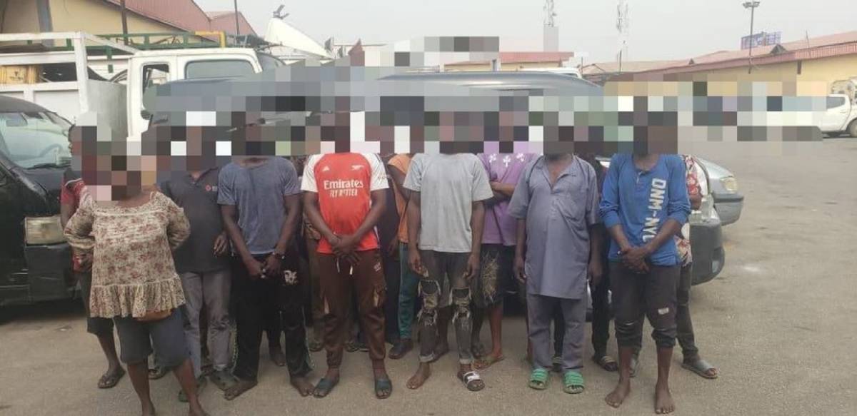 17 offenders apprehended for open urination and defeacation in Lagos state sentenced to pay a fine...