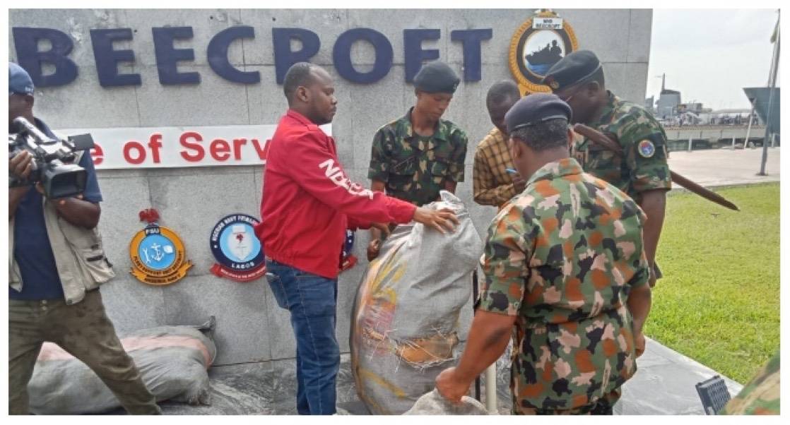 The Nigerian Navy Ship (NNS) BEECROFT has handed over five bags of suspected cannabis sativa weighin...