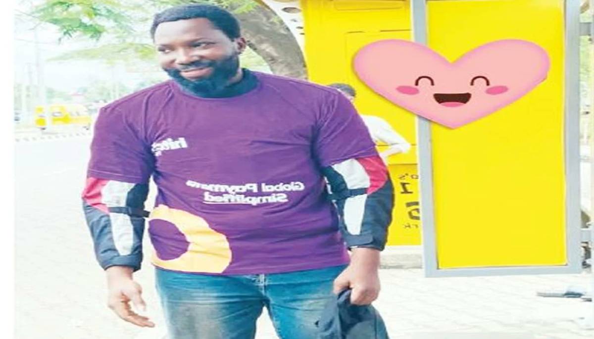 Popular Nigerian photographer and biker, Orowole Kolapo, widely known as Kola Onifoto, has died foll...
