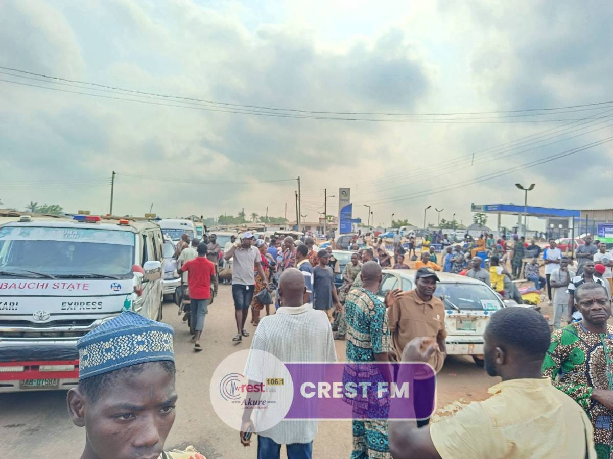 Residents blocked the Akure-Owo expressway in protest against the killing of a farmer by armed bandi...