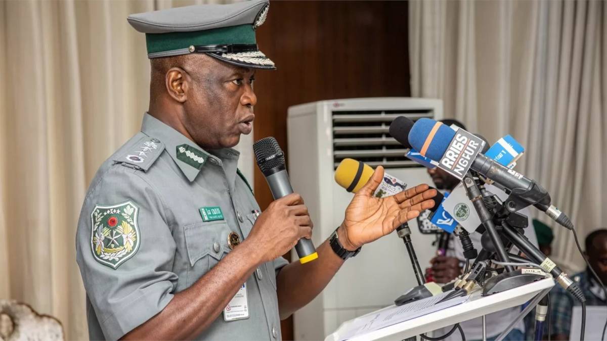 The Nigeria ๐ณ๐ฌ Customs in Kano intercepted undeclared $106,500 and 134,256 Saudi riyals at Mallam Am...