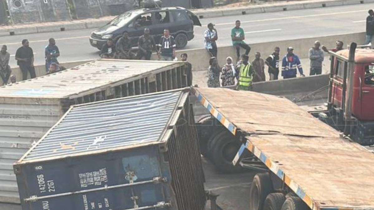 Heavy traffic at Otedola Bridge, Lagos State due to truck accident