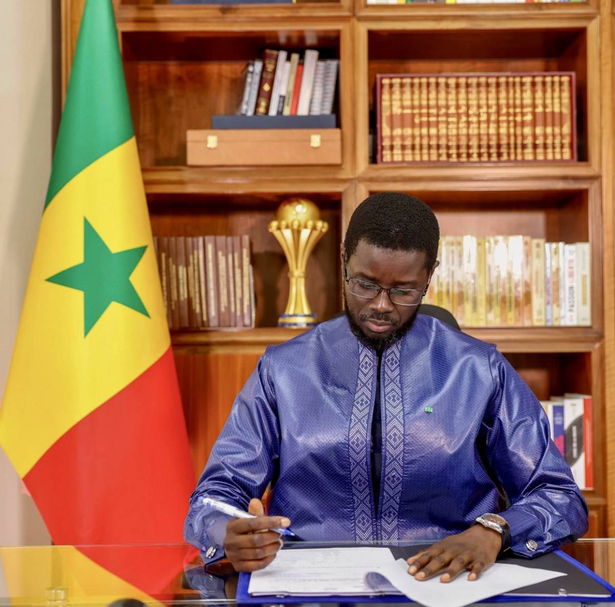 This is the profile picture of Senegal 🇸🇳 president after CAF ruling. It’s giving “come and collect...