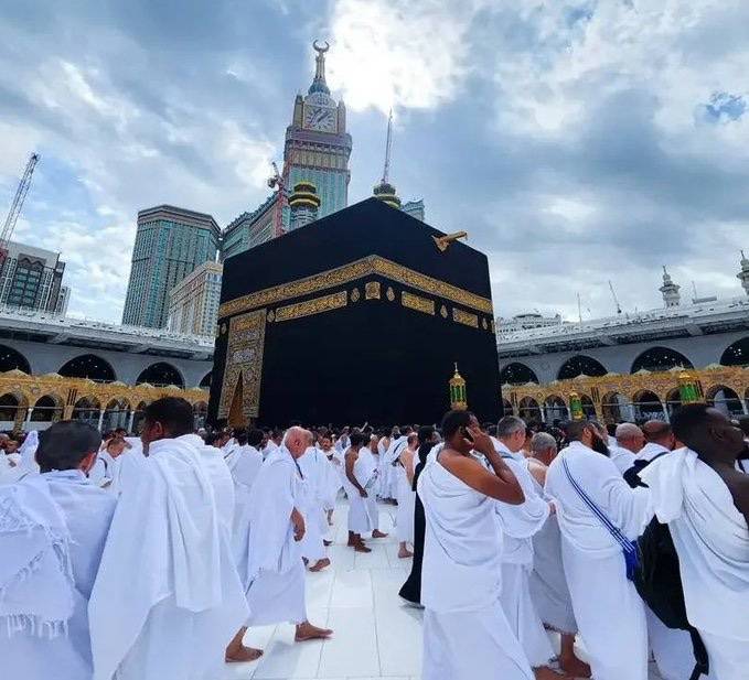Saudi Arabia has ordered Umrah pilgrims to leave the country by April 18.