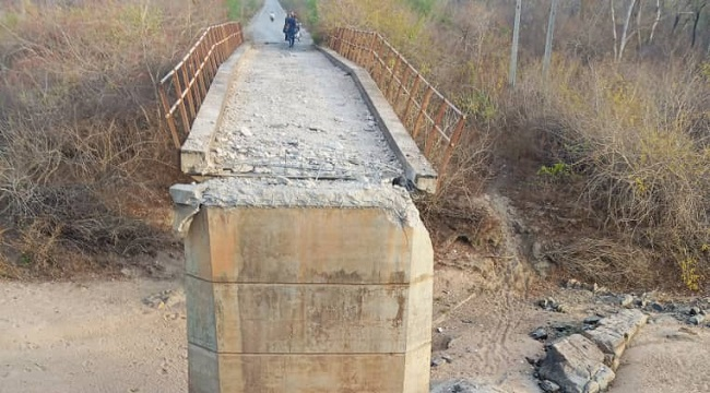 Terrorists have bombed a critical bridge linking Wawa and Luma communities in Borgu Local Government...