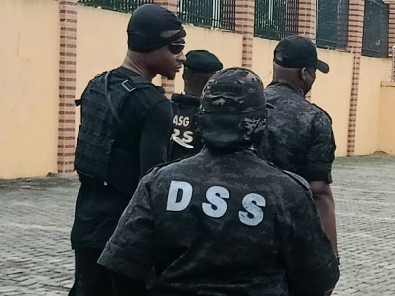 Security operatives have raided the residence of former Attorney-General of the Federation, Abubakar...