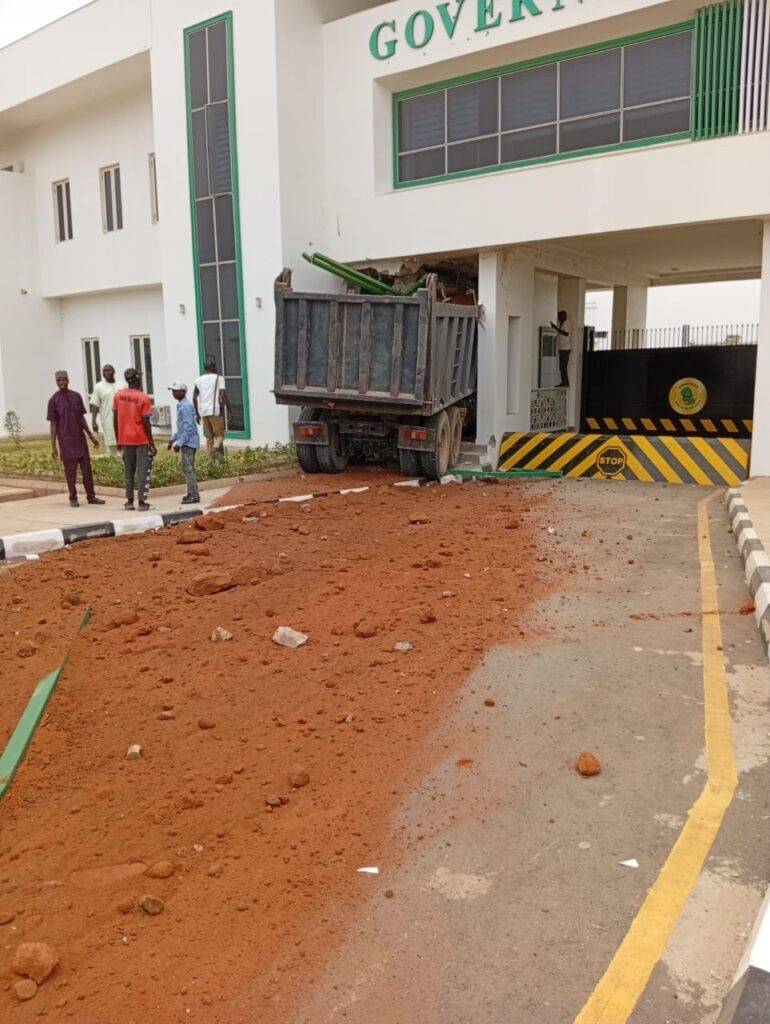 Truck rams into Gombe Government House gate