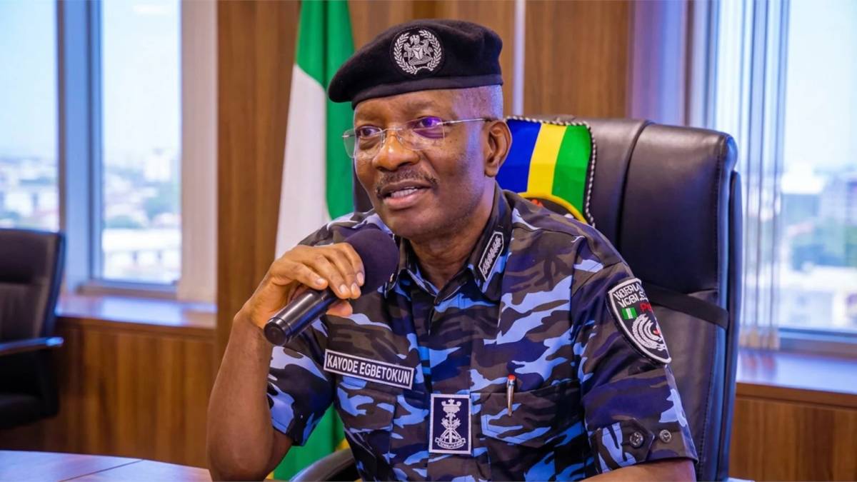 The Inspector-General of Police, Olatunji Rilwan Disu, has commended the retired IGP, Olukayode Adeo...