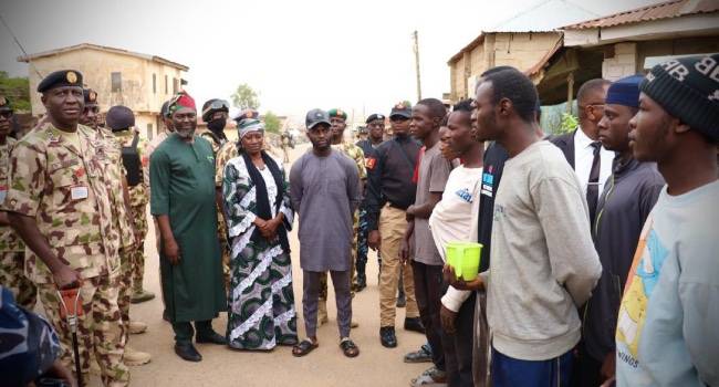 The Chief of Army Staff, Lieutenant General Waidi Shaibu, today led heads of security agencies to Jo...