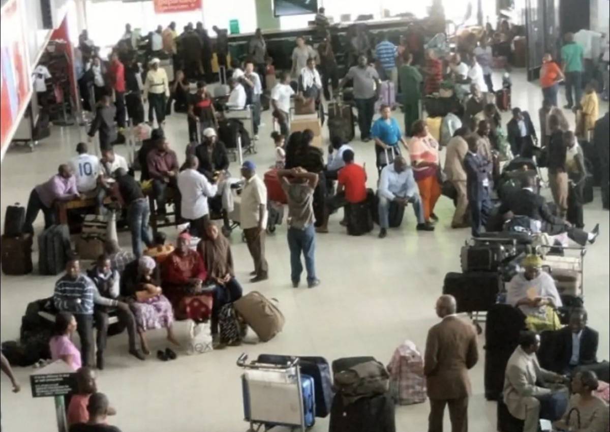 Nigerians π³π¬ Stranded At Johannesburg Airport South Africa πΏπ¦ Depart South Africa and Expected to la...