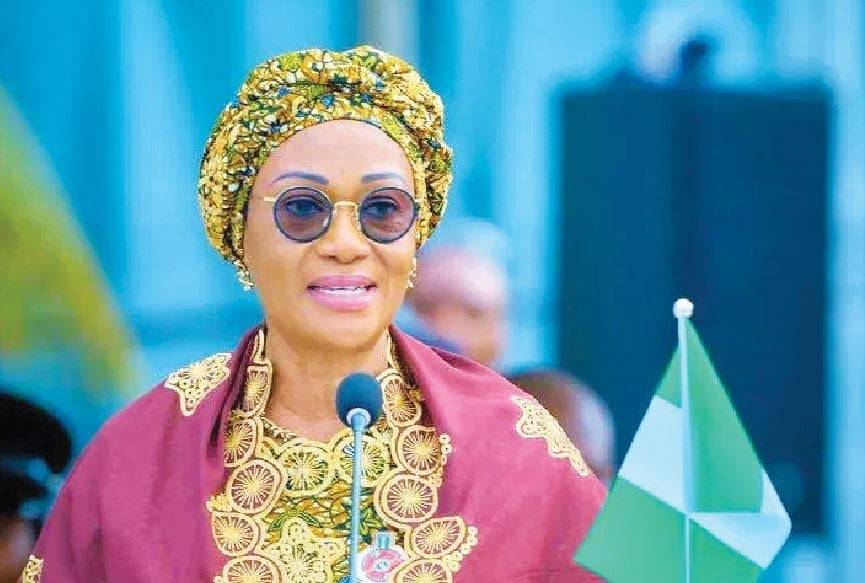 First Lady Remi Tinubu donates 10,000 sanitary pads to schoolgirls in Kogi state
