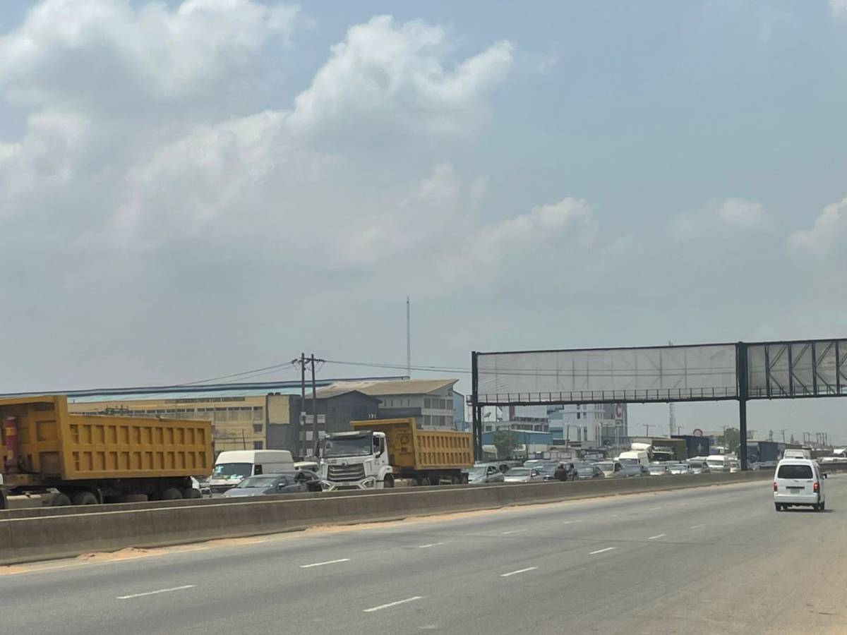 Gridlock stop movement on Lagos-Ibadan Expressway