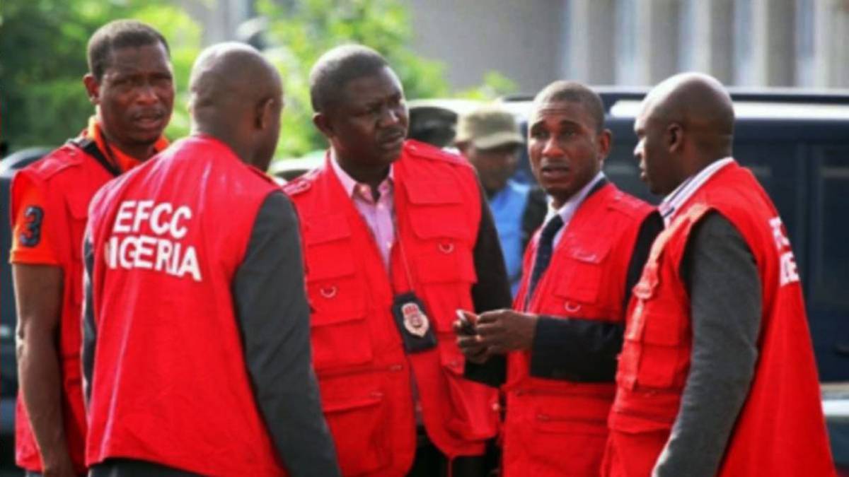 EFCC has raided Amagba Community in Edo State Early This Morning. They Reportedly Arrested Several Y...