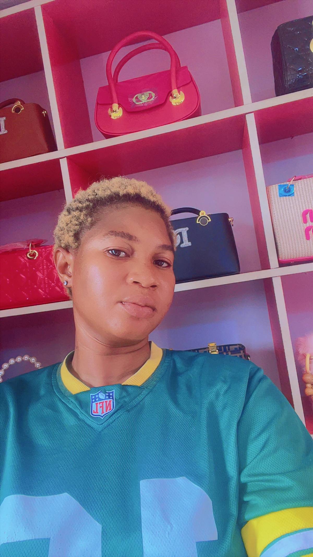 You don’t like fine bags ni eh fine girl and fine lady👇
#abby #Lekeelekee