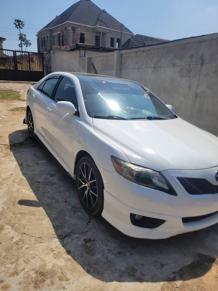 Buyme!!!: 2011 Toyota Camry SE. foreign use, Clean title, Good mileage, excellent condition. Include...