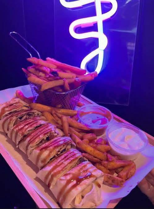 Weekend is here 🔥
Don’t cook.
Don’t stress.
Order Chopmore Shawarma & Rice today.
Fresh. Filling...