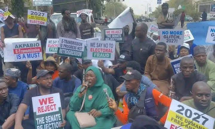 Live now: Protesters arrive in full force, demanding electoral transparency.
#OccupyNASS