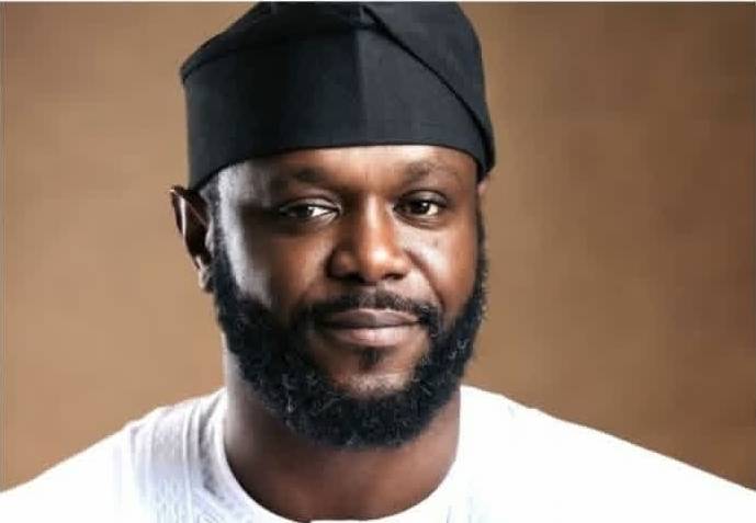 Lagos Commercial Drivers Block VGC Road in Protest of Seyi Tinubu's New Buses Taking Over Transport...