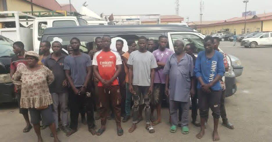17 People Arrested in Lagos Court for Defecating and Urinating in Public
#Nigeria
#Lagos