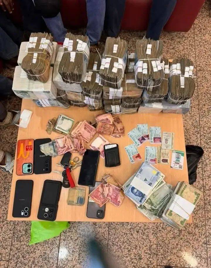 EFCC agents recovered money from vote buyers during Saturday's FCT council election.
More than N17 m...