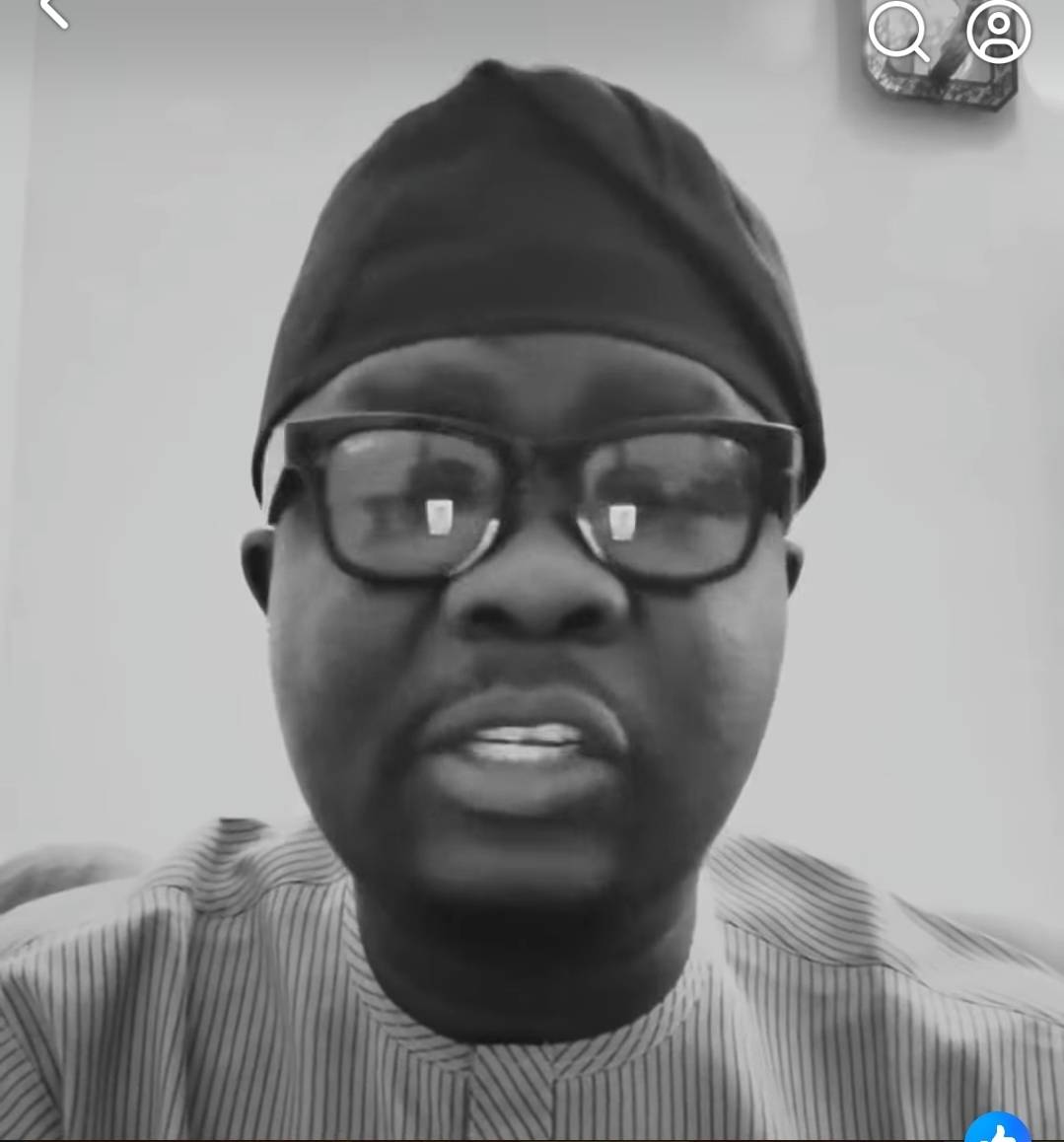 After enough dragging, Seyi Law apologized for claiming that Nigeria is no longer insecure.
#LekeeL...