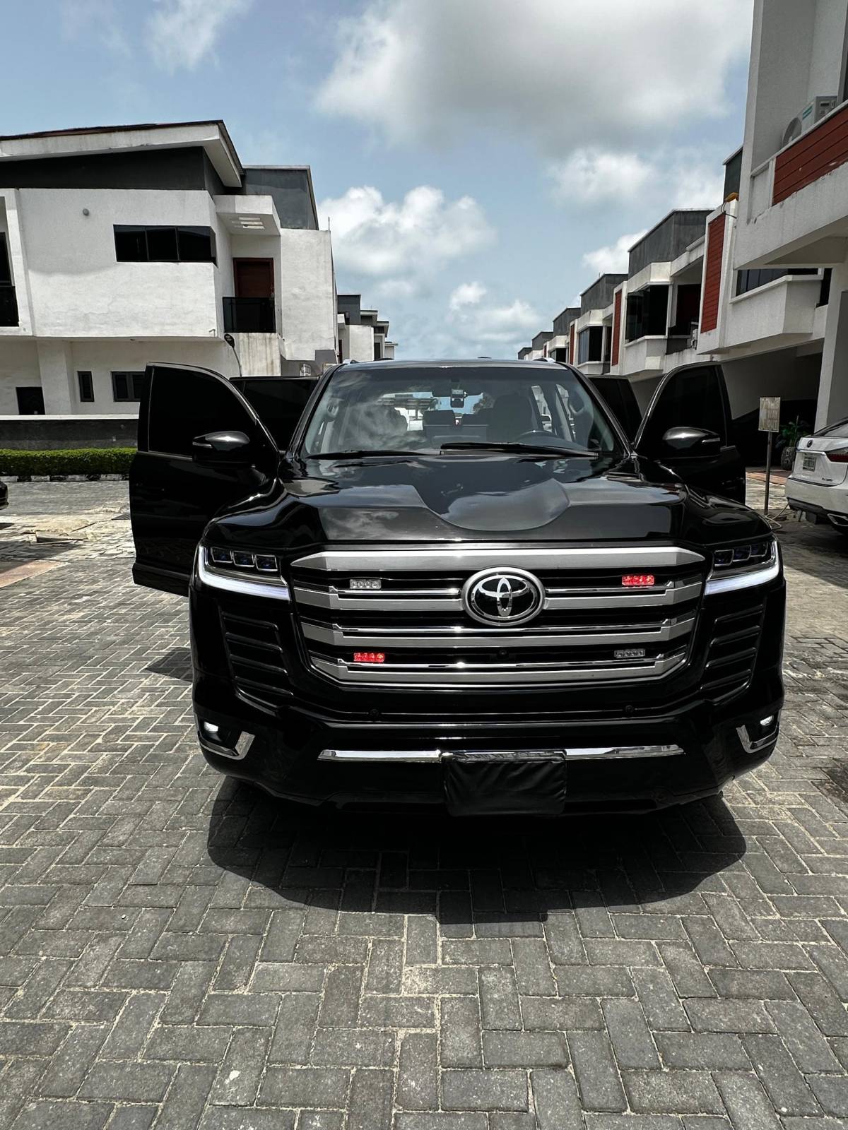 2 Toyota Land Cruiser 2024 For Hire‼️
12 hours: ₦400,000
24 hours: ₦600,000
Airport pickup: ₦200,00...