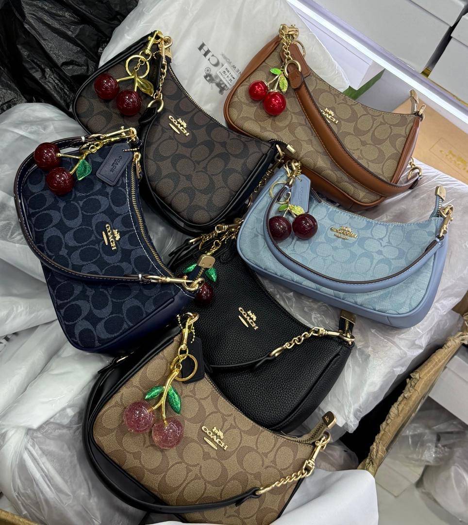Luxury Coach bag 🌸
Available in store 🛍️🛒🛍️🛒
