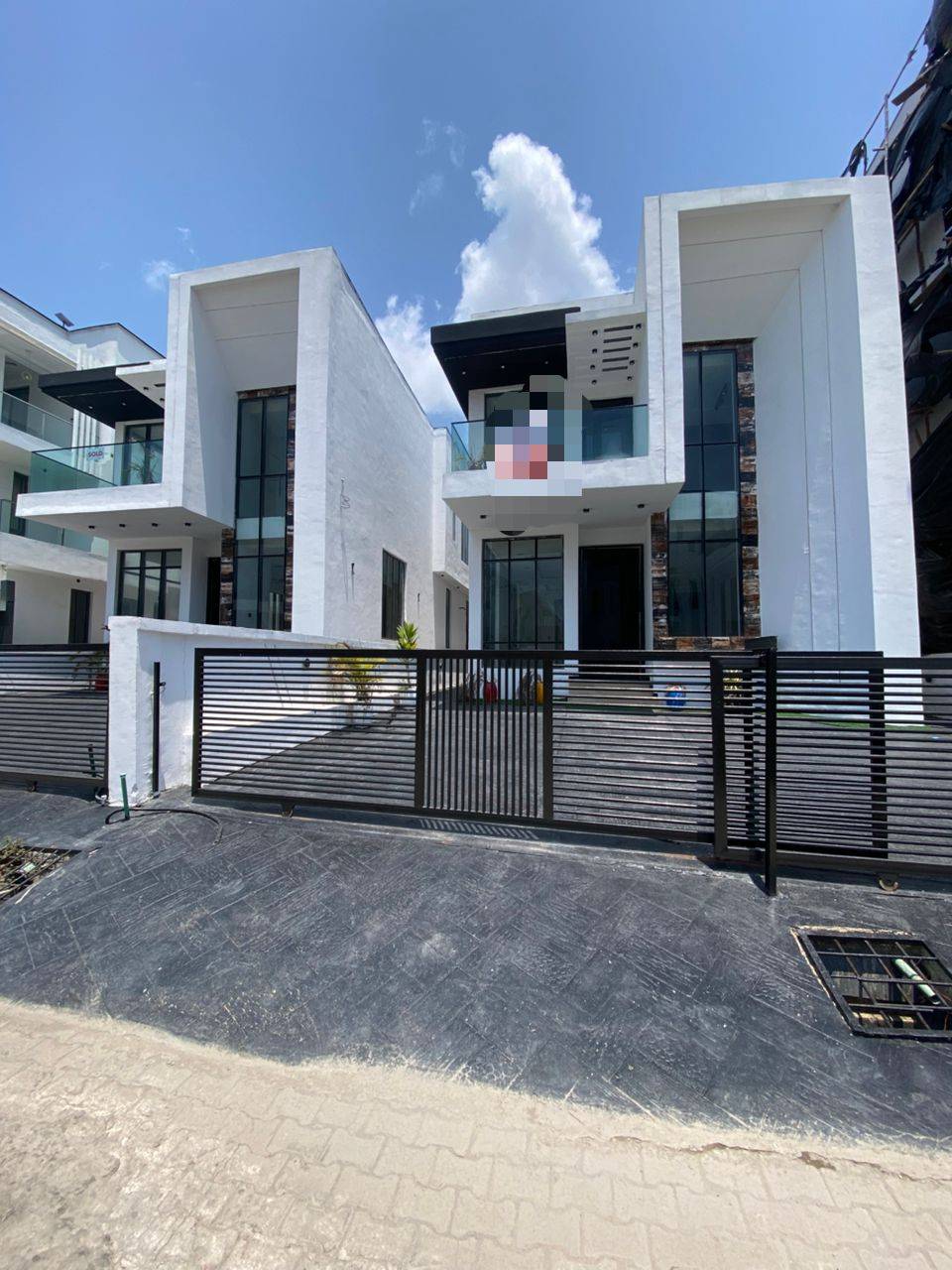 FOR SALE: A STUNNING 5 BEDROOM FULLY DETACHED WITH BQ•
📍CHEVRON , LAGOS STATE.
💰Price: ₦350,000...