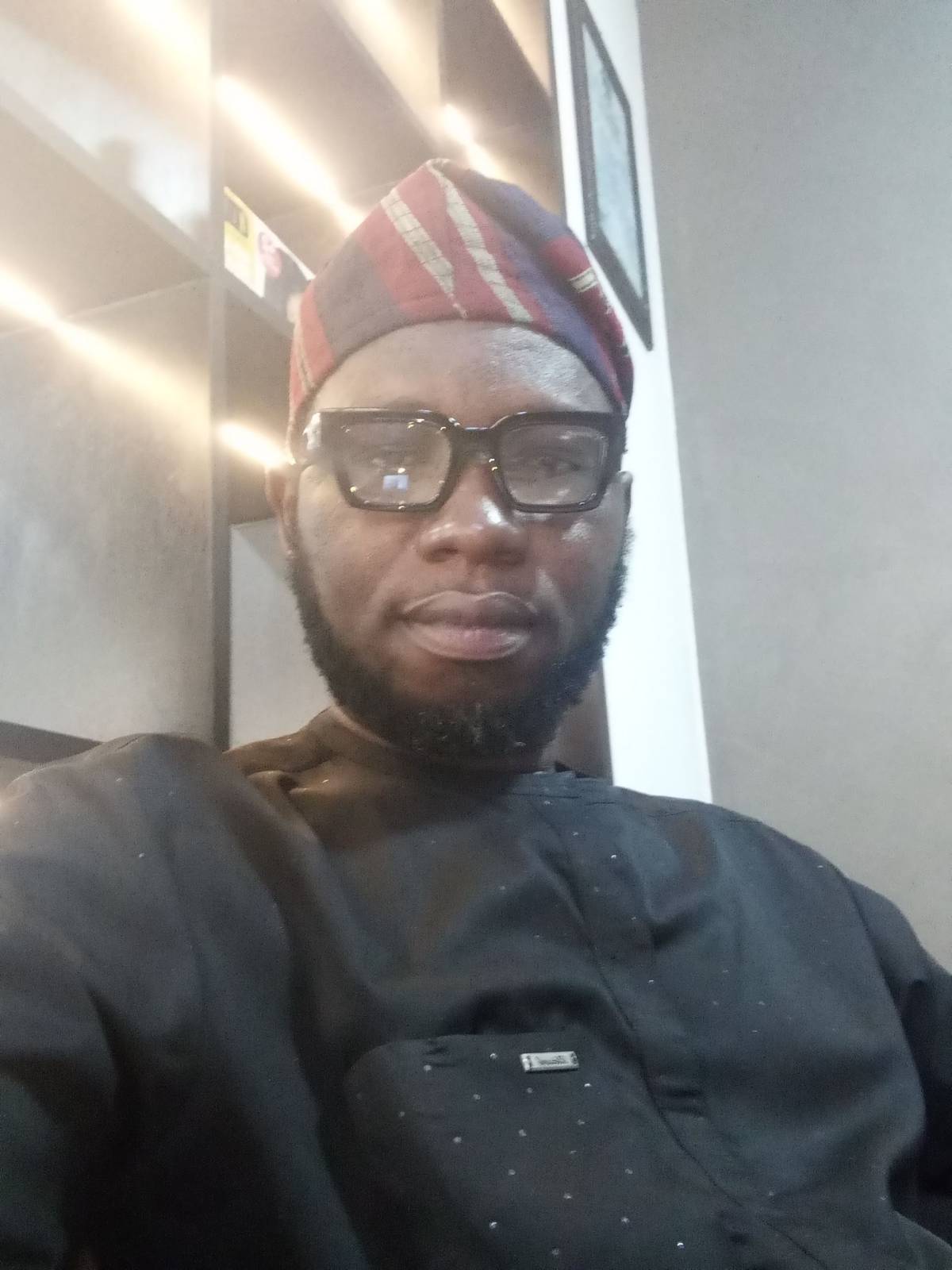 Abeg make una help me tell EFCC make dem come probe me now wey i still dey poor, i no want wahala wh...
