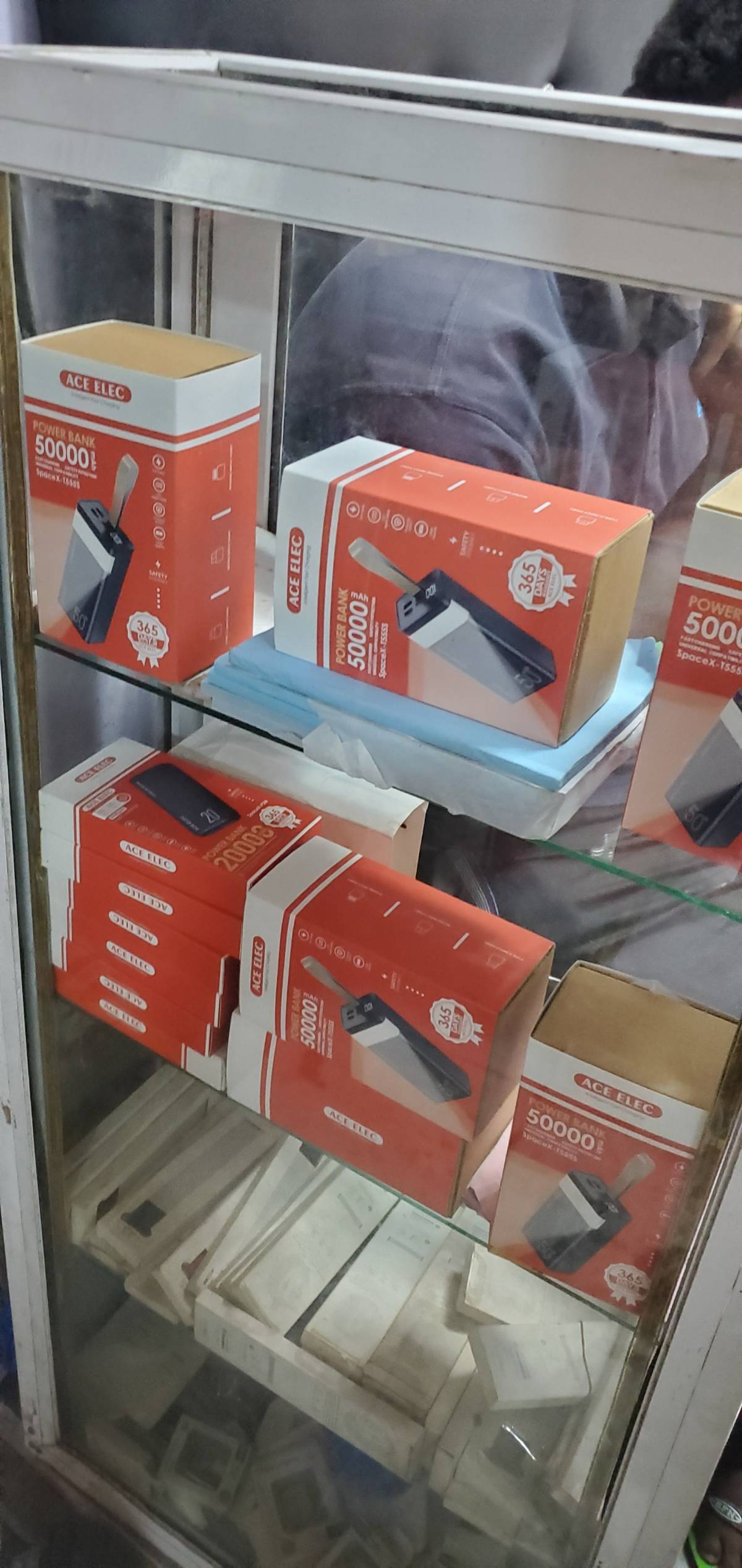 I have thiz top quality power bank very very affordable very very strong 50000mah 35k but I'm giving...