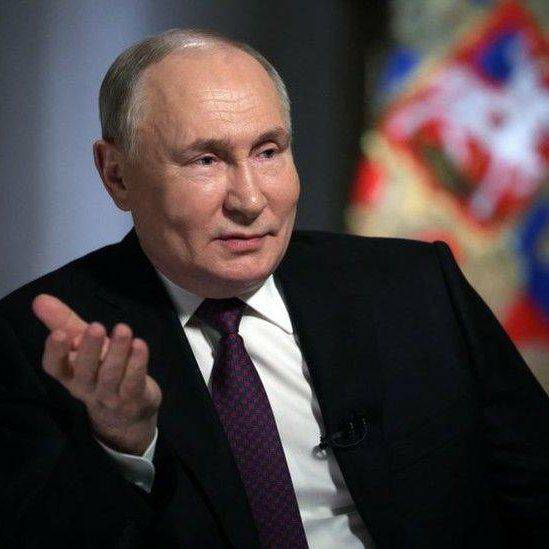 Russia uncovers a rare 228-carat diamond ๐
Classified as an extremely rare type, making up only 1%...