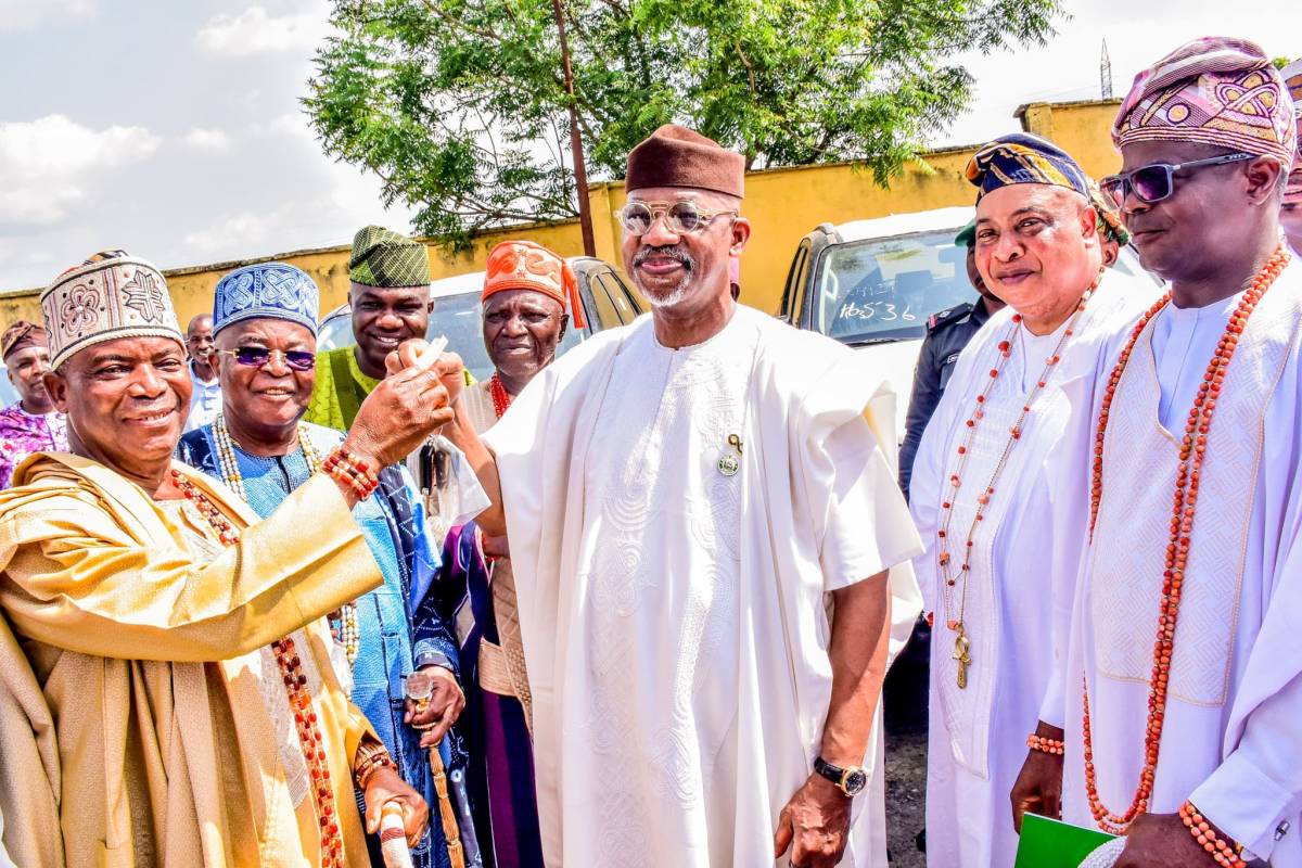 Abiodun Gifts 40 SUVs to Ogun Monarchs, Seeks Support for Investment Drive

Ogun State Governor, Dap...